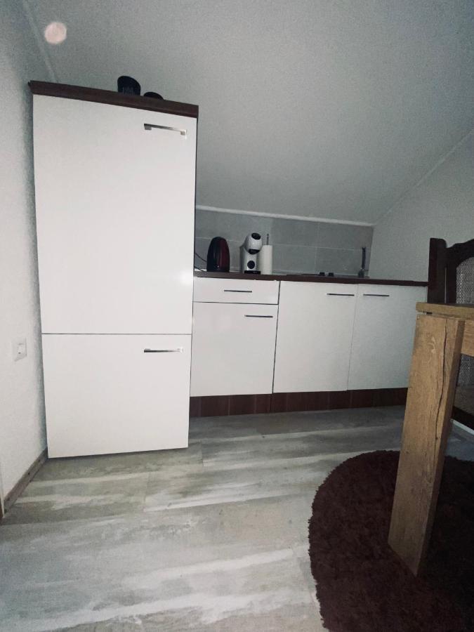 Apartman Filip Udbina Eksteriør billede
