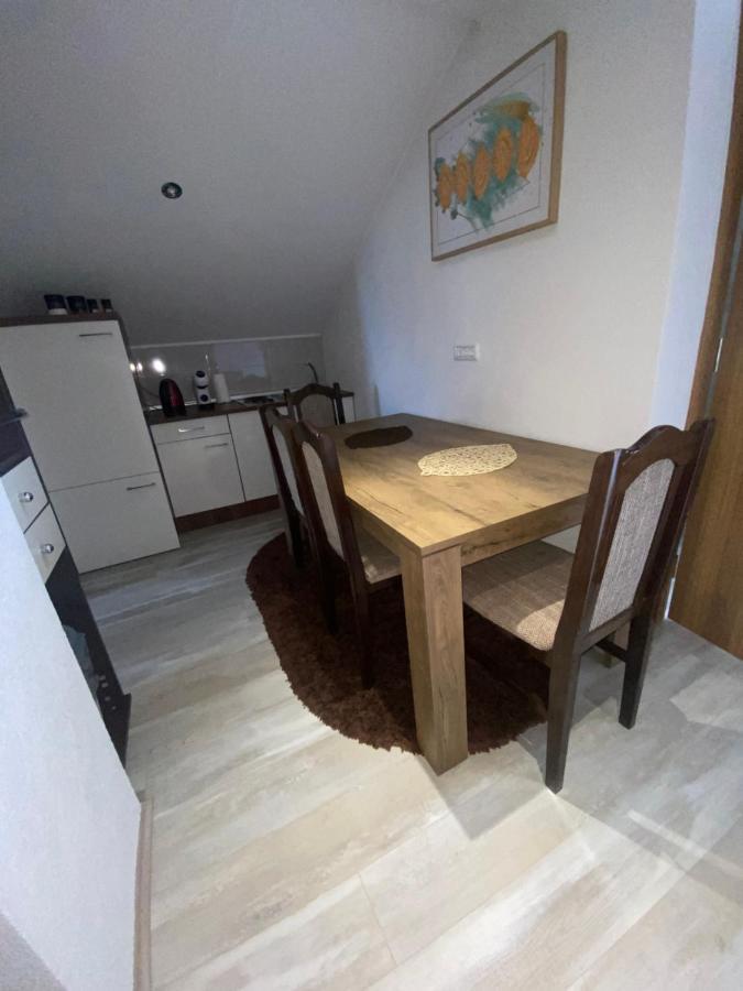 Apartman Filip Udbina Eksteriør billede